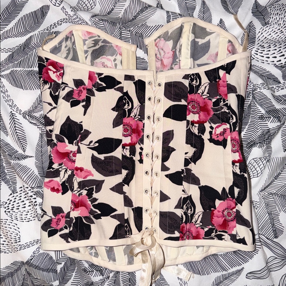 Charlotte Russe Corset - Picture 5 of 5